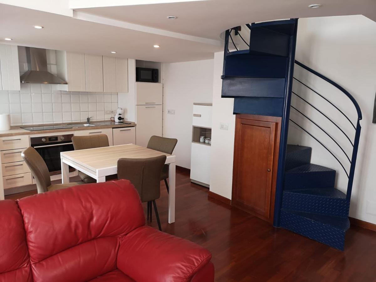 Marina Apartment City Centre Кальярі Екстер'єр фото