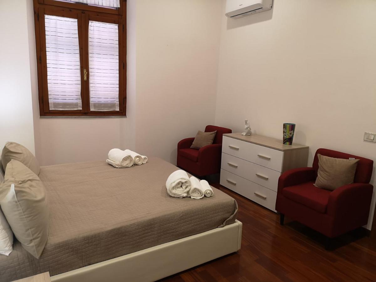 Marina Apartment City Centre Кальярі Екстер'єр фото
