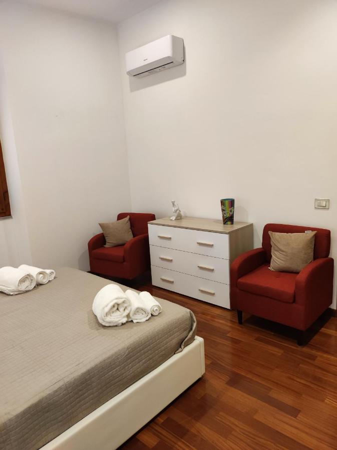 Marina Apartment City Centre Кальярі Екстер'єр фото
