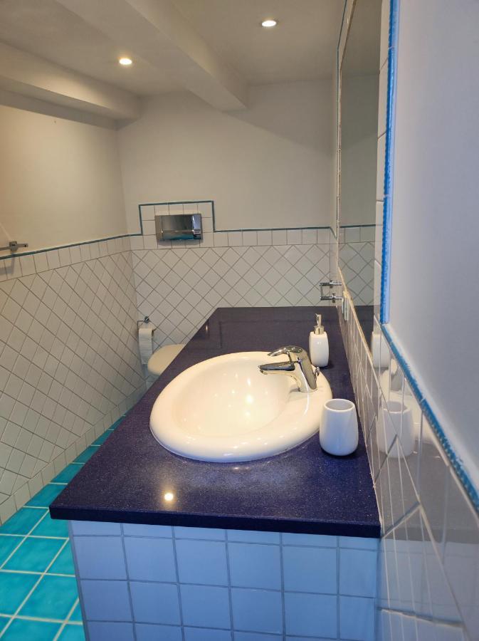 Marina Apartment City Centre Кальярі Екстер'єр фото